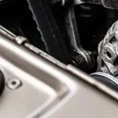 Alternator: Jaki prąd wytwarza i dlaczego to jest kluczowe dla twojego auta?