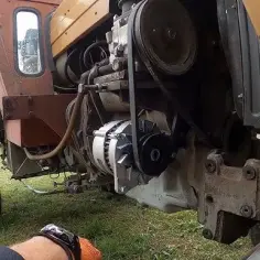Jak sprawnie wymienić prądnicę na alternator w ciągniku C-360 bez błędów