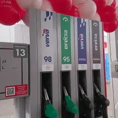 Stacja paliw z dystrybutorami Verva i Efecta. Czy Efecta 95 to benzyna? Tak, to benzyna.