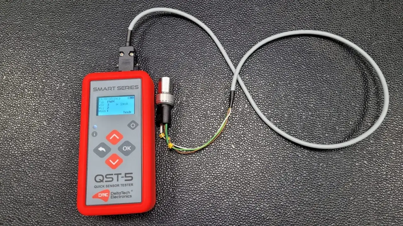 Tester QST-5 sprawdza jak sprawdzić czujnik ciśnienia klimatyzacji 3 pinowy.