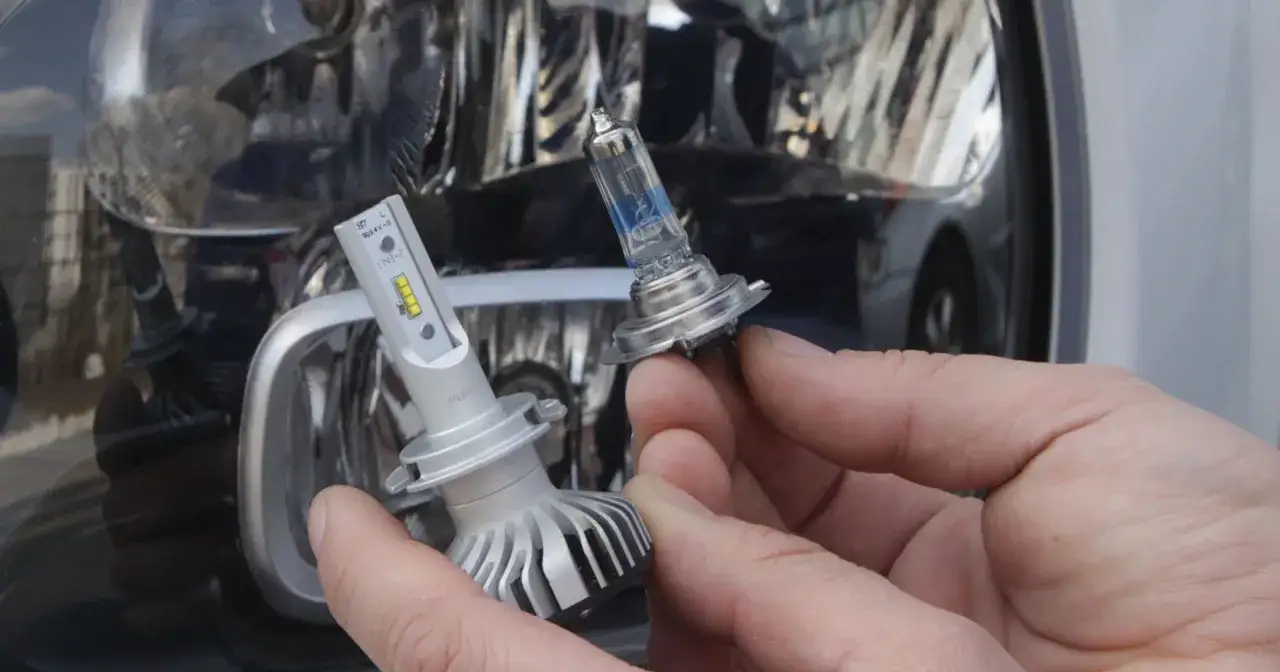 Porównanie żarówki H7 LED z tradycyjną. Sprawdź homologację polską przed zakupem.