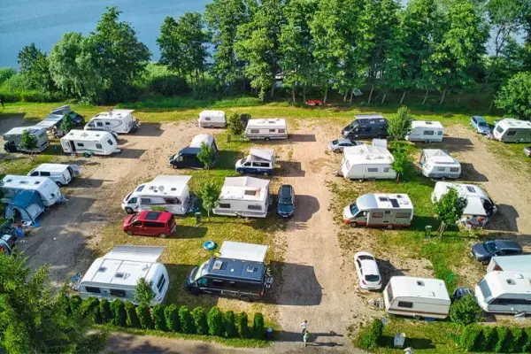 Gdzie kamperem w Bieszczady – odkryj najlepsze miejsca na camping